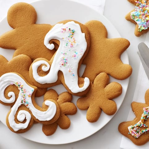 Aromatische Weihnachts-Ingwerplätzchen, knusprig außen und zart innen, ideal zum Verschenken.  