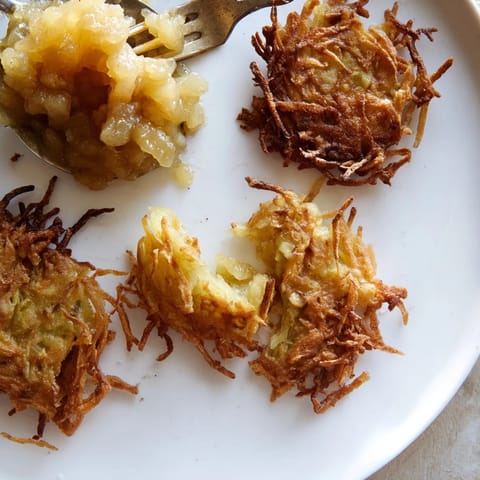 Knusprige Kartoffelpuffer Apfelmus