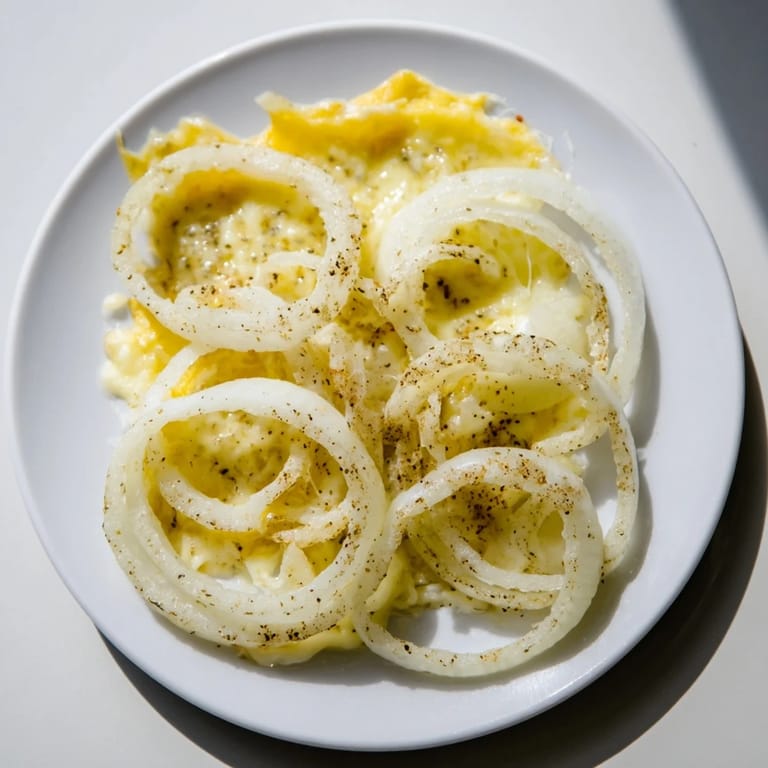 Die knusprigen Zwiebel-Käse-Chips, in der Luft gebraten, haben geschmolzenen Käse und sind perfekt zum Teilen.